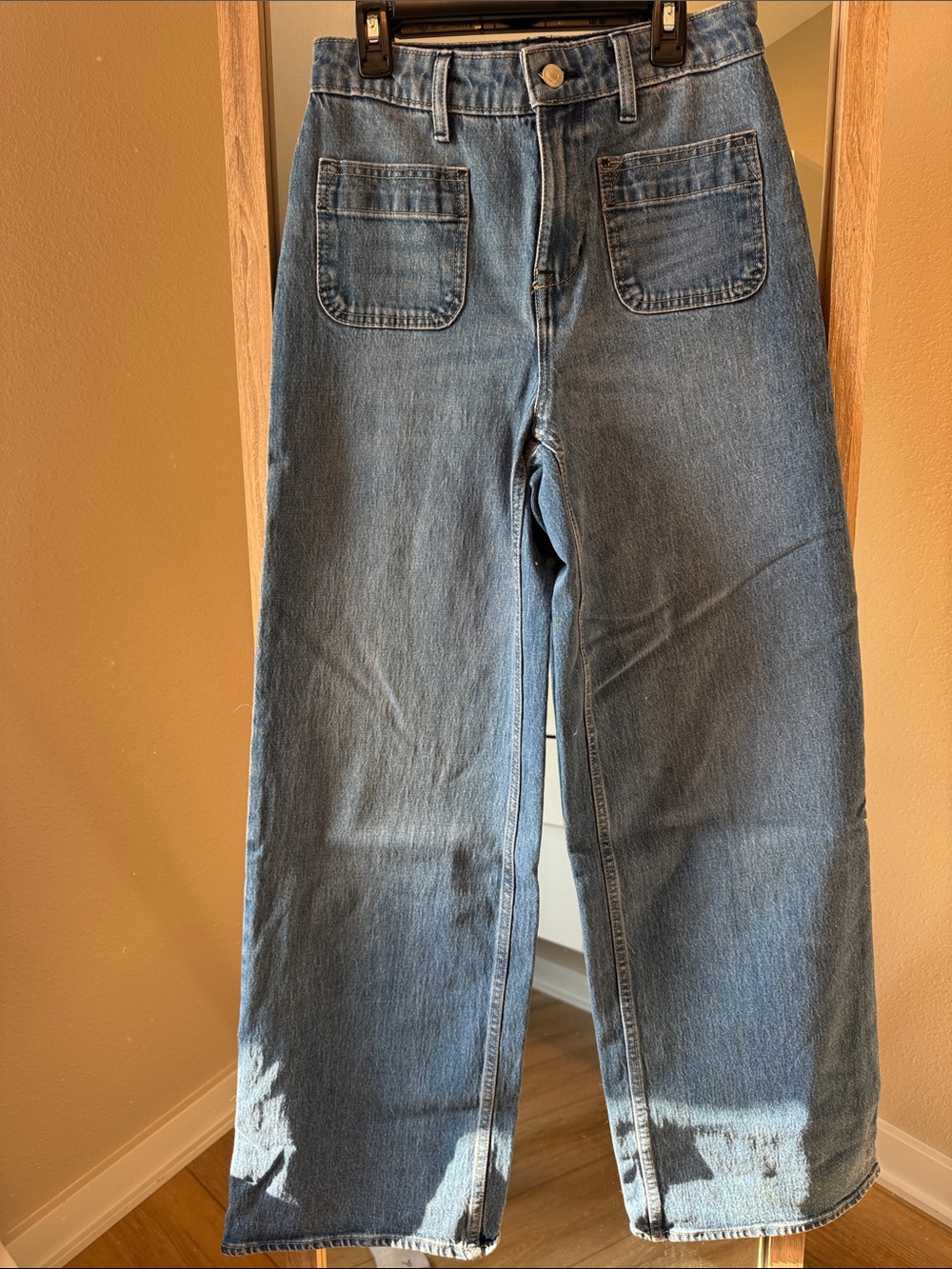 High-Rise Wide Leg Jeans in Medium Blue